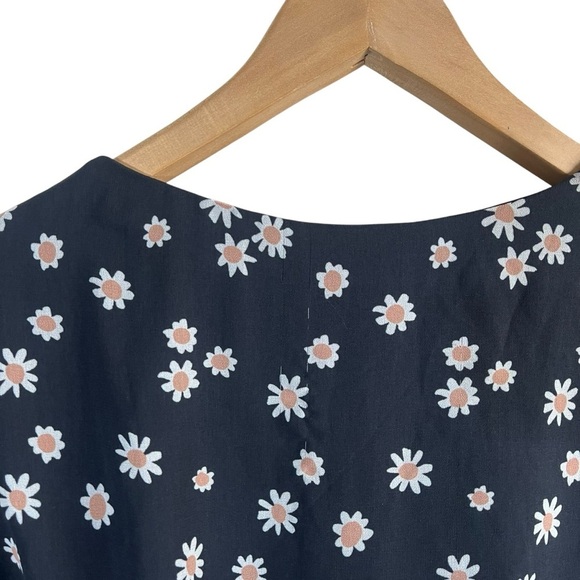 FAME AND PARTNERS Daisy Floral Wrap Short Sleeve Midi Dress - Picture 8 of 11